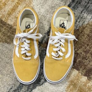 Vans Sneakers in Yellow and White suede/ canvas . Men’s sz 5, woman’s sz 6.5